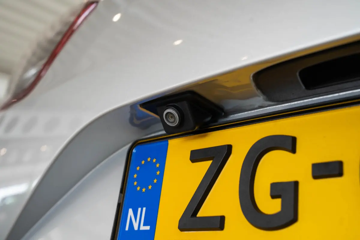 1.2 Turbo 120 Jaar Edition | Camera | Trekhaak | Climate Controle | Navigatie | Apple Carplay & Android Auto | Parkeersensoren |