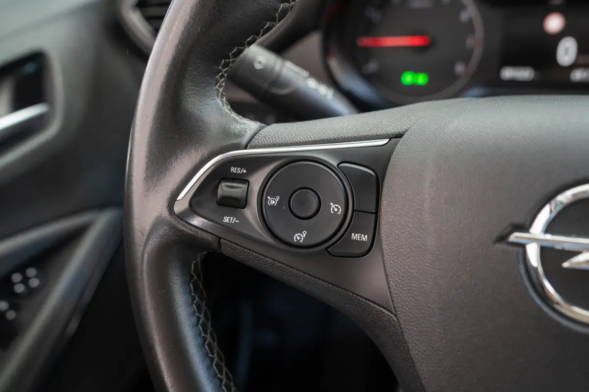 1.2 Turbo 120 Jaar Edition | Camera | Trekhaak | Climate Controle | Navigatie | Apple Carplay & Android Auto | Parkeersensoren |