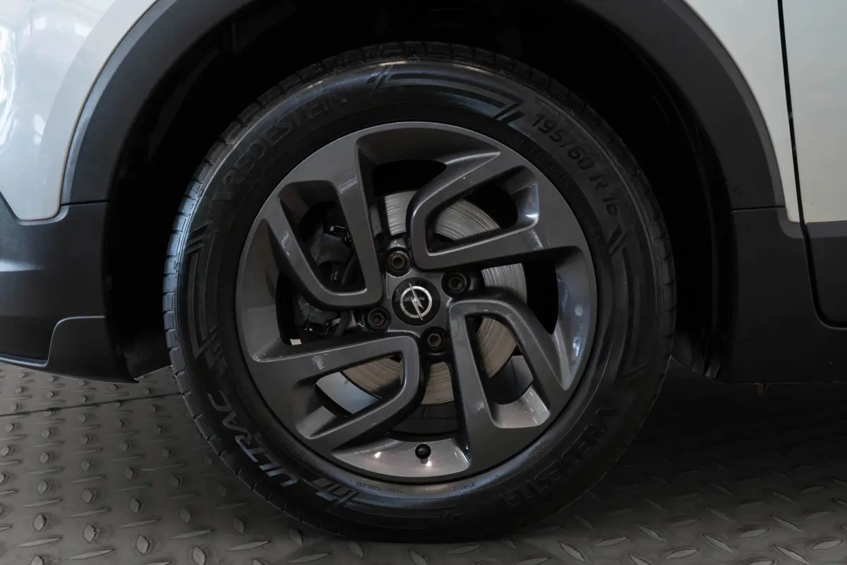 1.2 Turbo 120 Jaar Edition | Camera | Trekhaak | Climate Controle | Navigatie | Apple Carplay & Android Auto | Parkeersensoren |