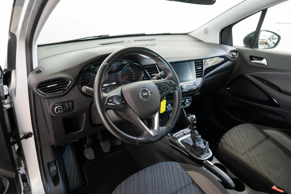 1.2 Turbo 120 Jaar Edition | Camera | Trekhaak | Climate Controle | Navigatie | Apple Carplay & Android Auto | Parkeersensoren |