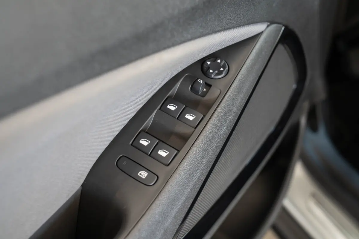 1.2 Turbo 120 Jaar Edition | Camera | Trekhaak | Climate Controle | Navigatie | Apple Carplay & Android Auto | Parkeersensoren |