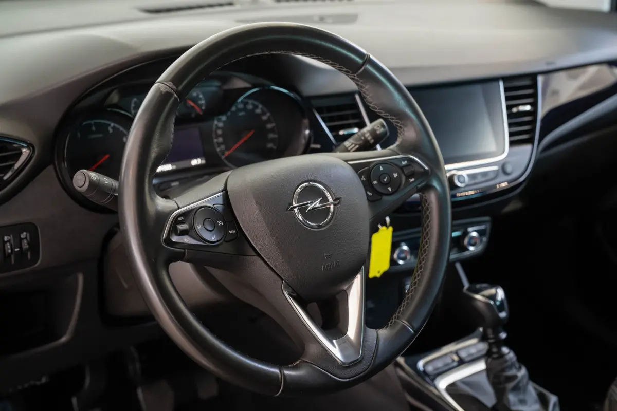 1.2 Turbo 120 Jaar Edition | Camera | Trekhaak | Climate Controle | Navigatie | Apple Carplay & Android Auto | Parkeersensoren |