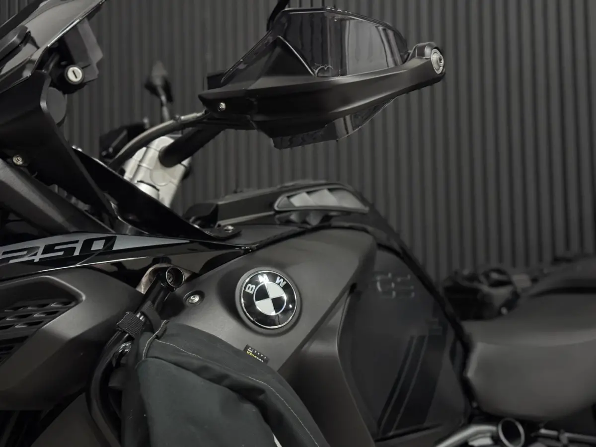 All-Road TRIPLE BLACK | AKRAPOVIC | ALLE PAKKETTEN!