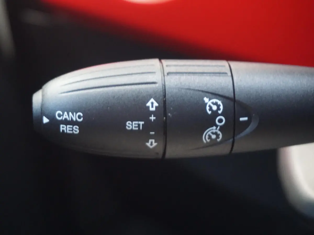 Hybrid RED | Cabrio | Airco | Cruise | PDC | Apple Carplay