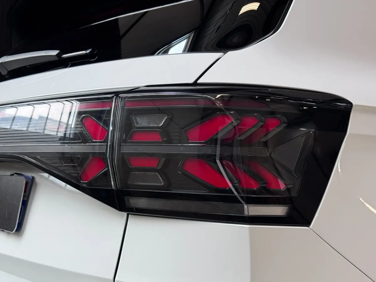 1.5 TSI 3X R-Line | IQ LIGHT | CAM | KEYLESS | FACELIFT