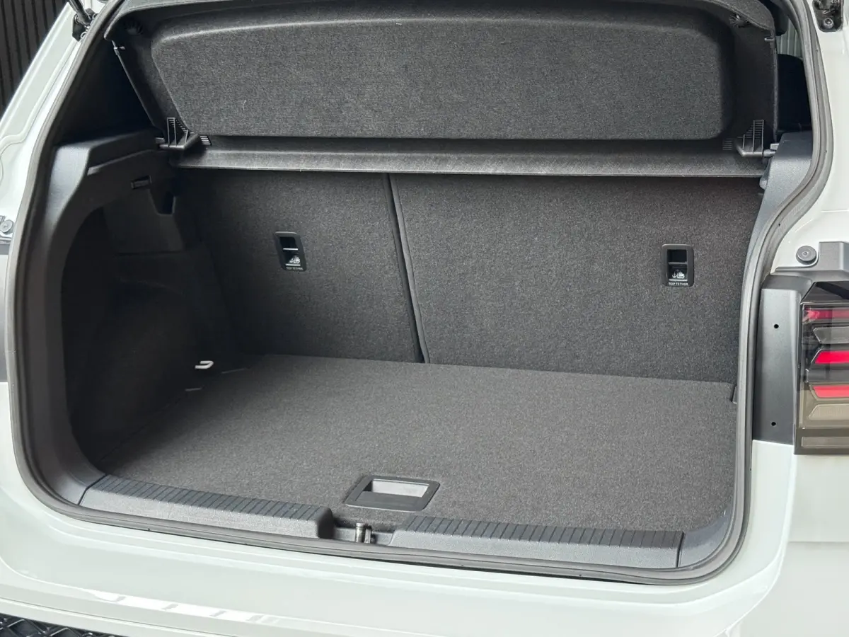 1.5 TSI 3X R-Line | IQ LIGHT | CAM | KEYLESS | FACELIFT