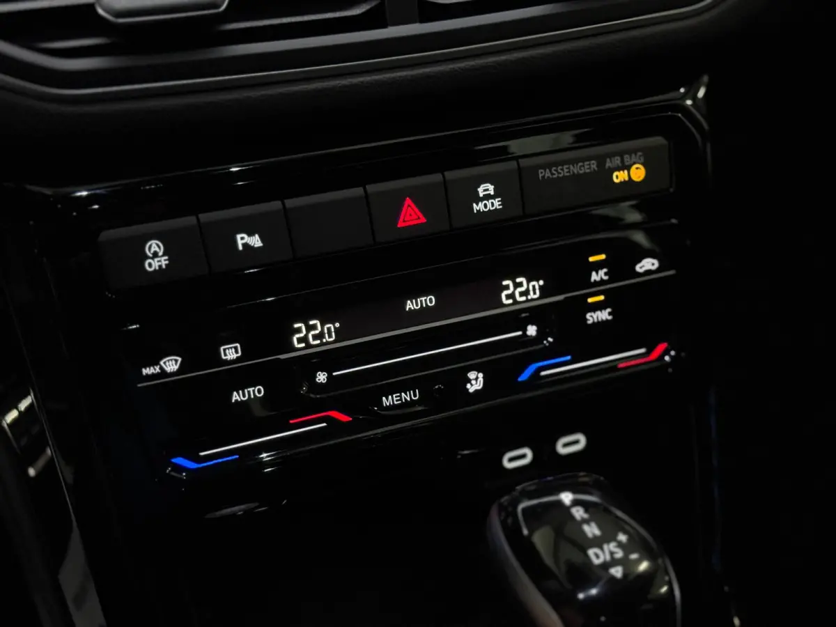 1.5 TSI 3X R-Line | IQ LIGHT | CAM | KEYLESS | FACELIFT