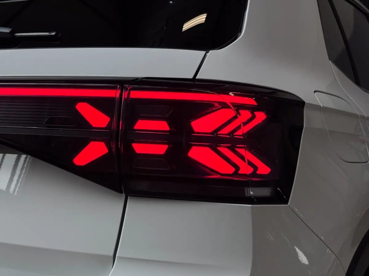 1.5 TSI 3X R-Line | IQ LIGHT | CAM | KEYLESS | FACELIFT