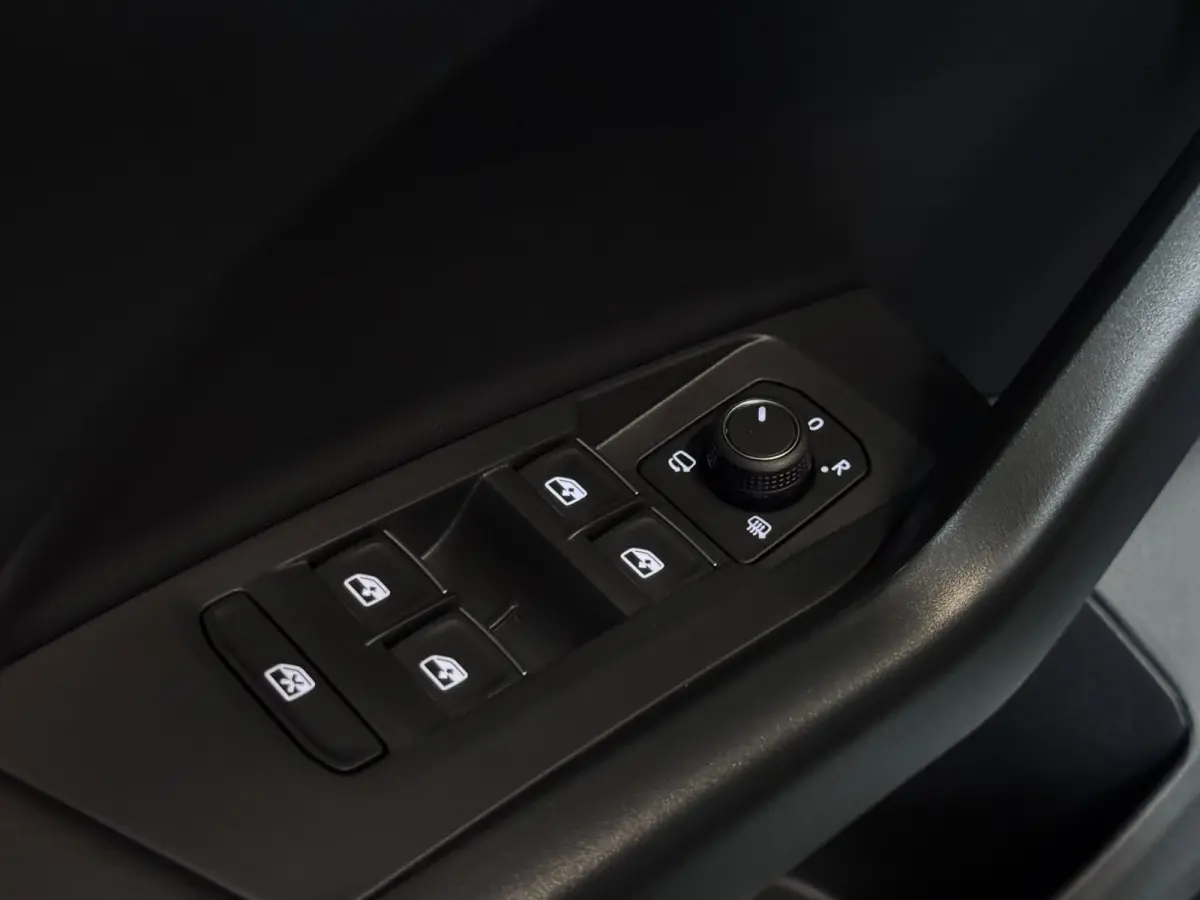 1.5 TSI 3X R-Line | IQ LIGHT | CAM | KEYLESS | FACELIFT