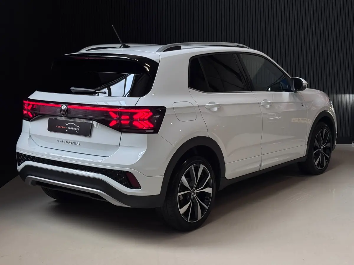 1.5 TSI 3X R-Line | IQ LIGHT | CAM | KEYLESS | FACELIFT