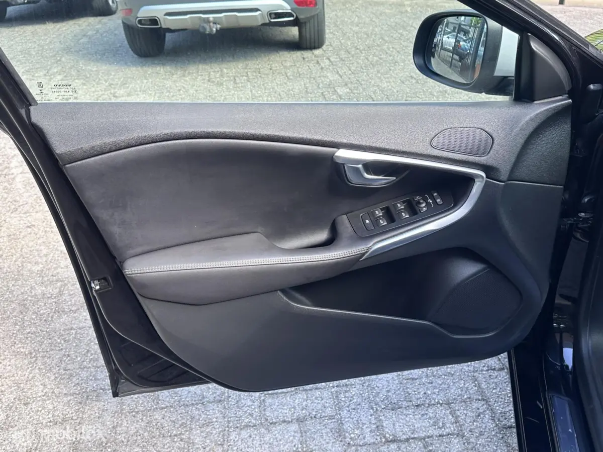 2.0 T2 R-Design|Parkeercamera|PDC V+A|Stoelverwarming|Navi