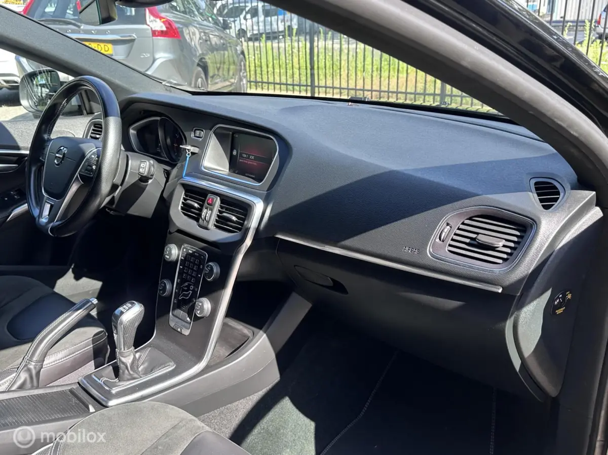 2.0 T2 R-Design|Parkeercamera|PDC V+A|Stoelverwarming|Navi