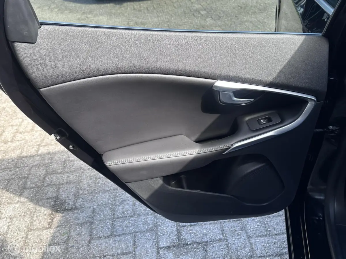 2.0 T2 R-Design|Parkeercamera|PDC V+A|Stoelverwarming|Navi