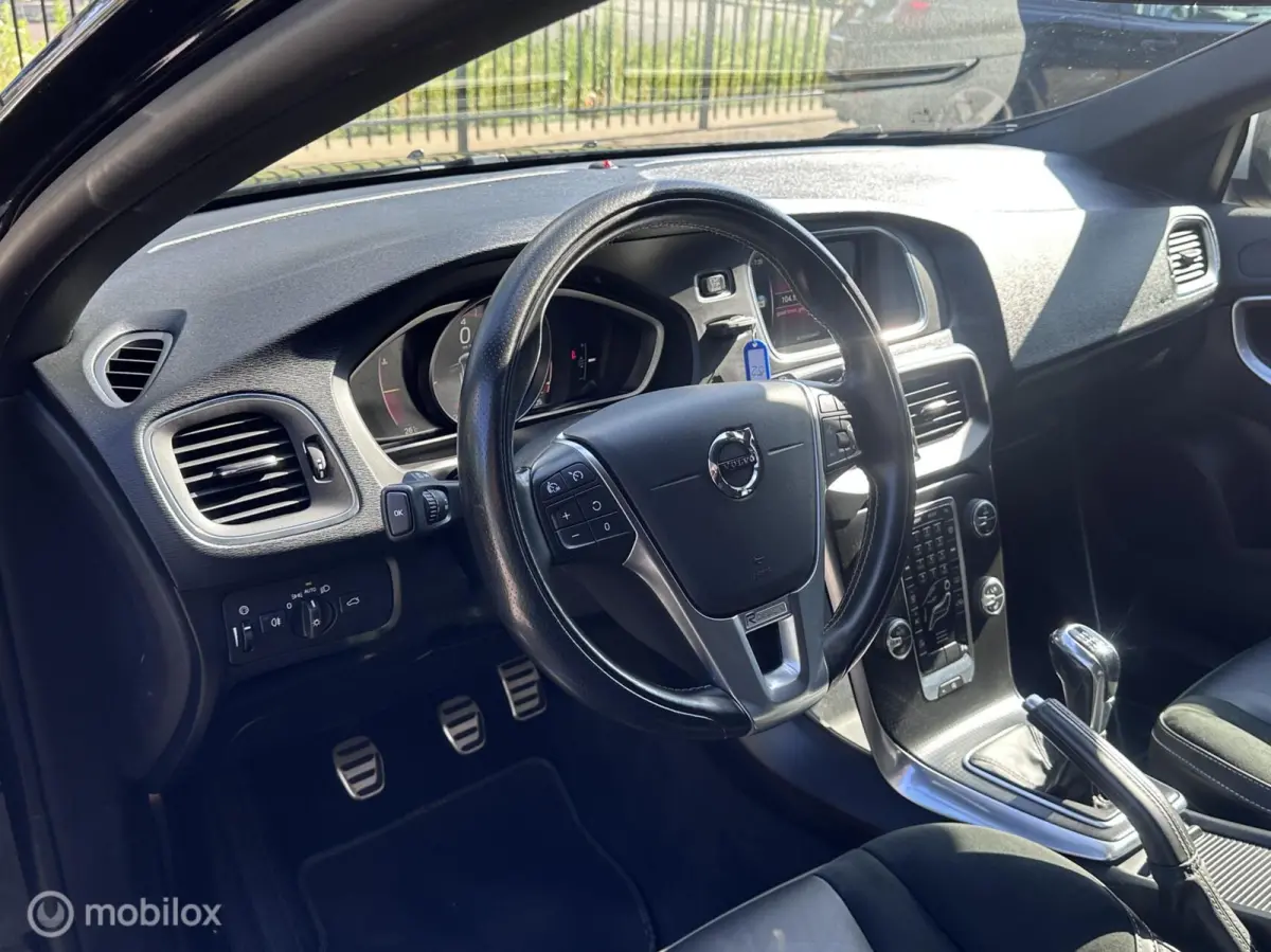 2.0 T2 R-Design|Parkeercamera|PDC V+A|Stoelverwarming|Navi