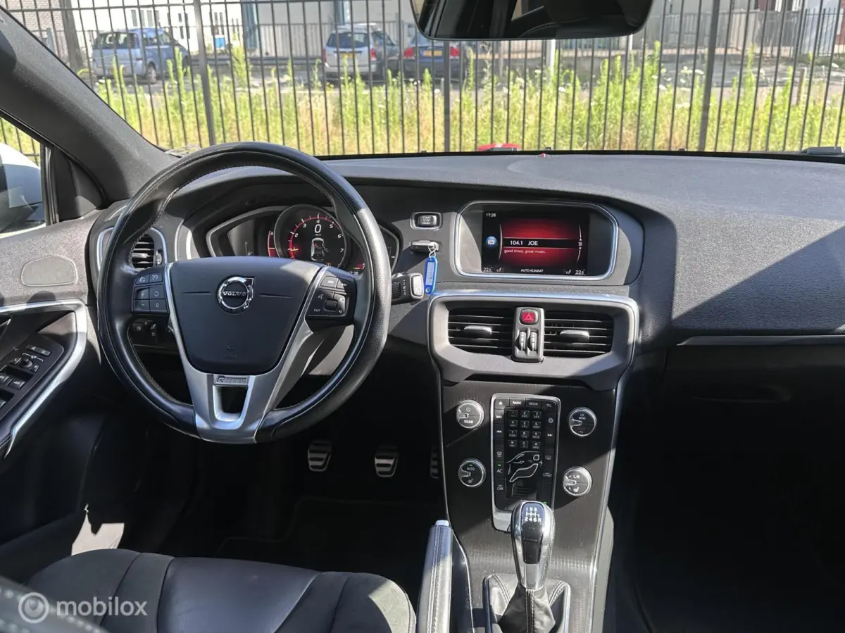 2.0 T2 R-Design|Parkeercamera|PDC V+A|Stoelverwarming|Navi