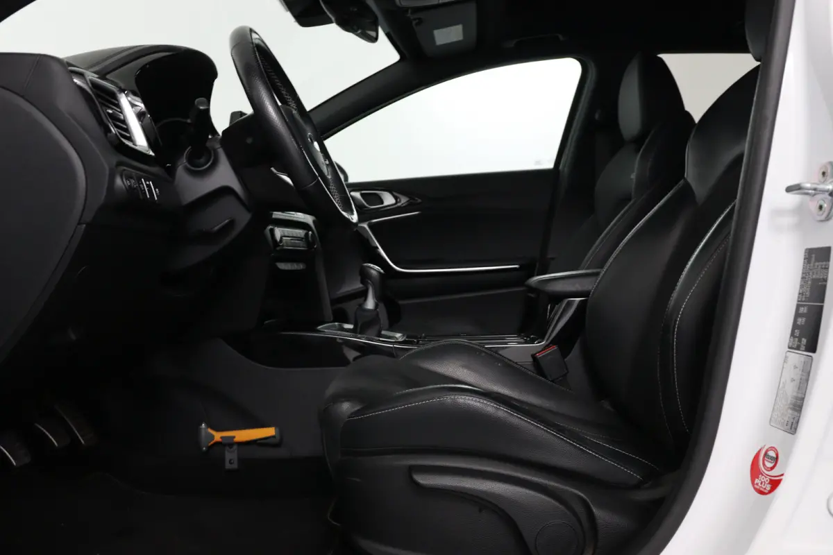 1.0 T-GDi GT-Line | Dealer Onderhouden! | 1e Eigenaar! | Open Dak | Stoel/Stuur Verwarming | LED | Camera | Clima | Navi | Cruise Control | Parkeersensoren | Lichtmetalen Velgen