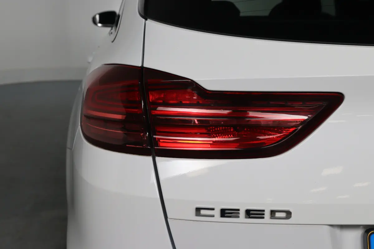 1.0 T-GDi GT-Line | Dealer Onderhouden! | 1e Eigenaar! | Open Dak | Stoel/Stuur Verwarming | LED | Camera | Clima | Navi | Cruise Control | Parkeersensoren | Lichtmetalen Velgen