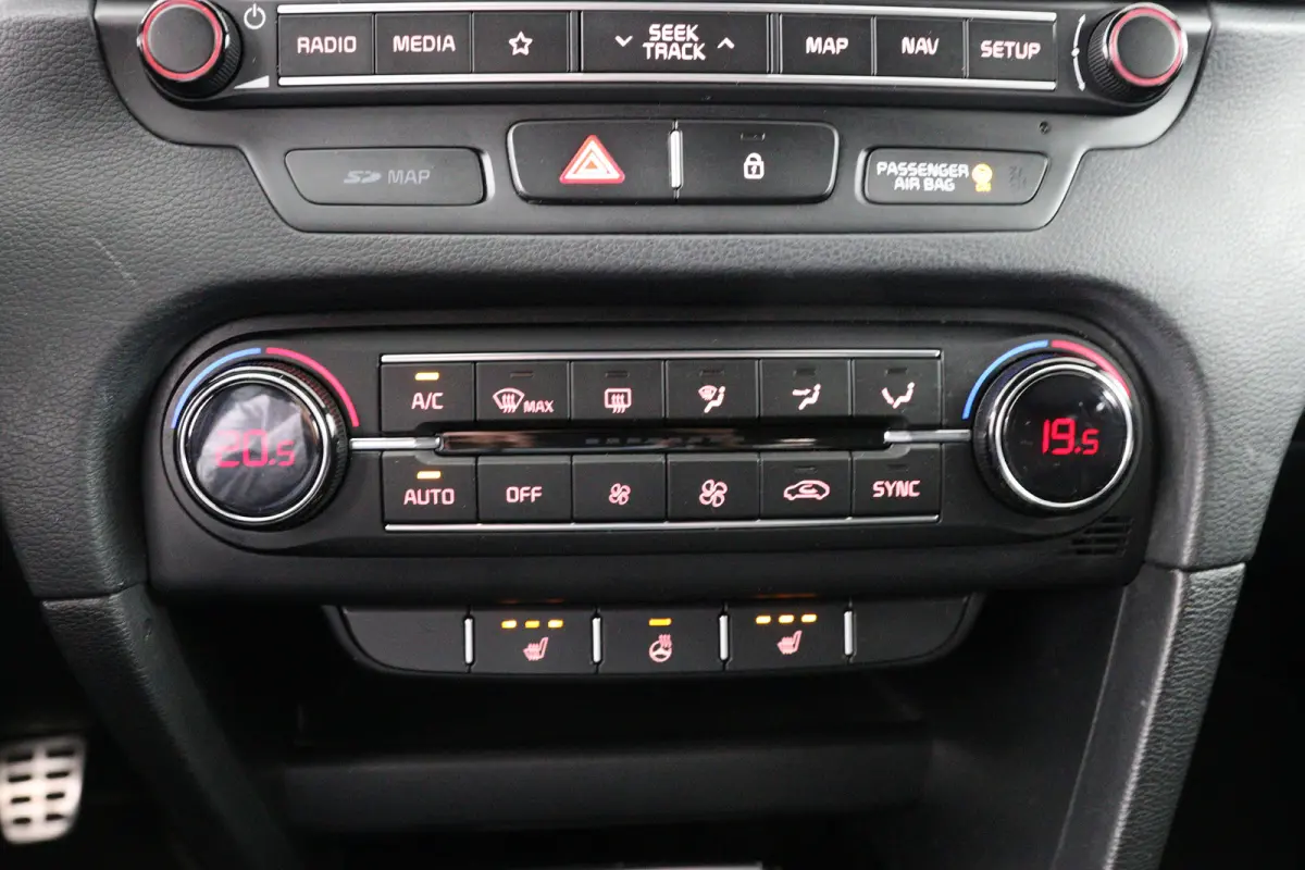 1.0 T-GDi GT-Line | Dealer Onderhouden! | 1e Eigenaar! | Open Dak | Stoel/Stuur Verwarming | LED | Camera | Clima | Navi | Cruise Control | Parkeersensoren | Lichtmetalen Velgen