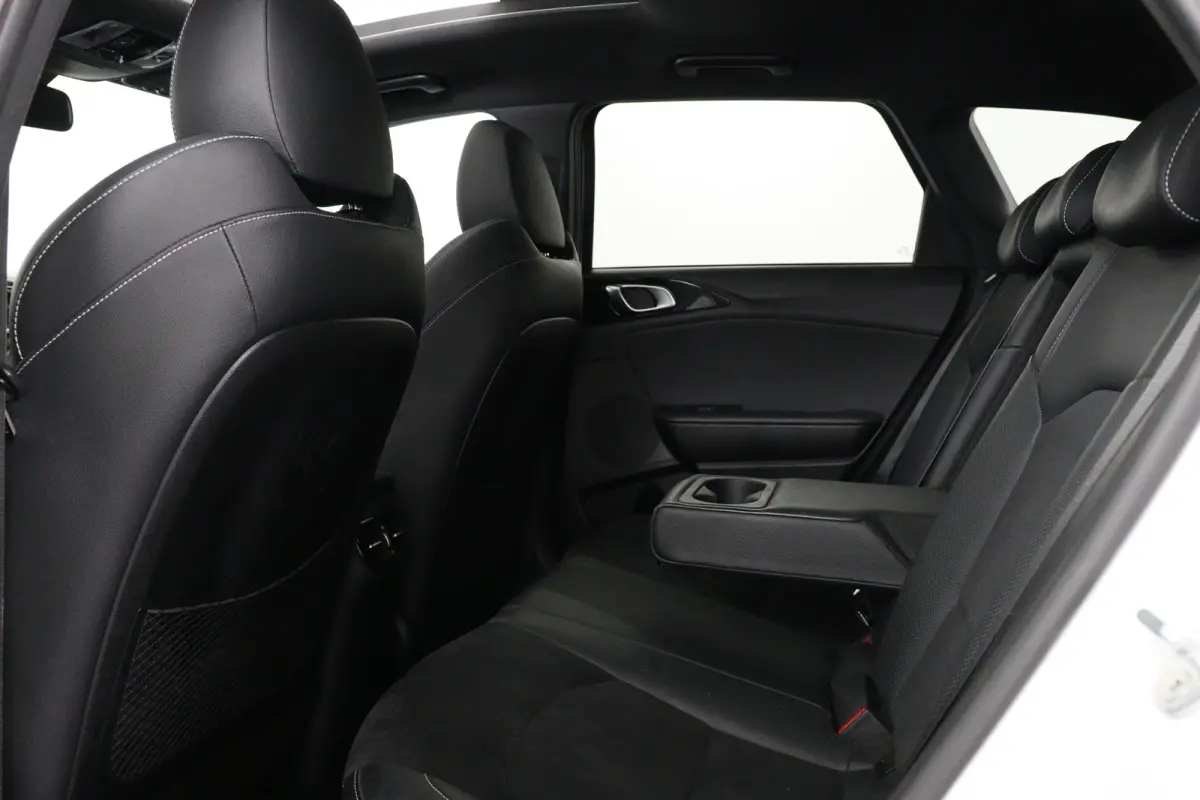 1.0 T-GDi GT-Line | Dealer Onderhouden! | 1e Eigenaar! | Open Dak | Stoel/Stuur Verwarming | LED | Camera | Clima | Navi | Cruise Control | Parkeersensoren | Lichtmetalen Velgen