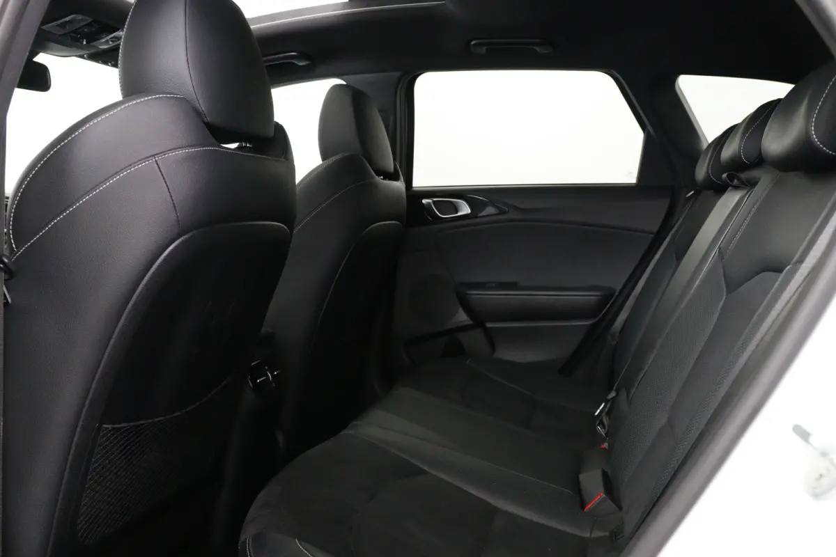 1.0 T-GDi GT-Line | Dealer Onderhouden! | 1e Eigenaar! | Open Dak | Stoel/Stuur Verwarming | LED | Camera | Clima | Navi | Cruise Control | Parkeersensoren | Lichtmetalen Velgen