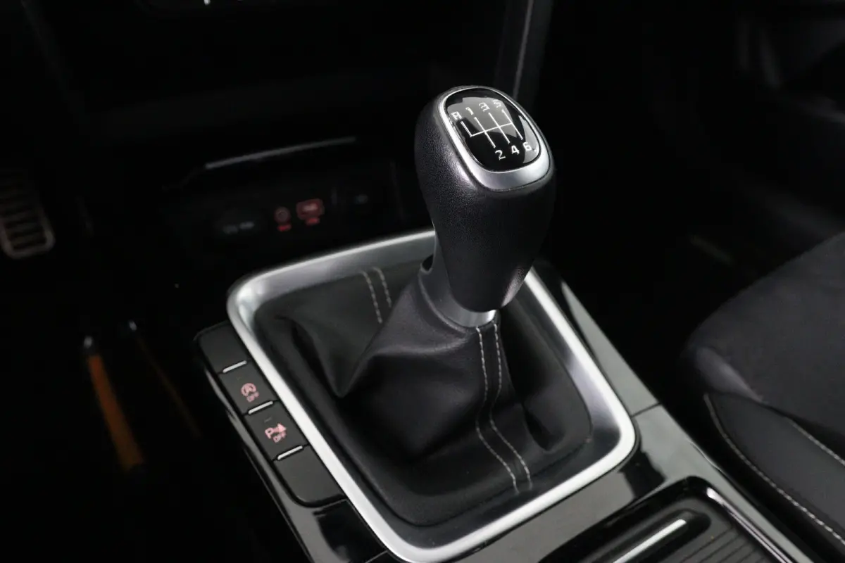 1.0 T-GDi GT-Line | Dealer Onderhouden! | 1e Eigenaar! | Open Dak | Stoel/Stuur Verwarming | LED | Camera | Clima | Navi | Cruise Control | Parkeersensoren | Lichtmetalen Velgen