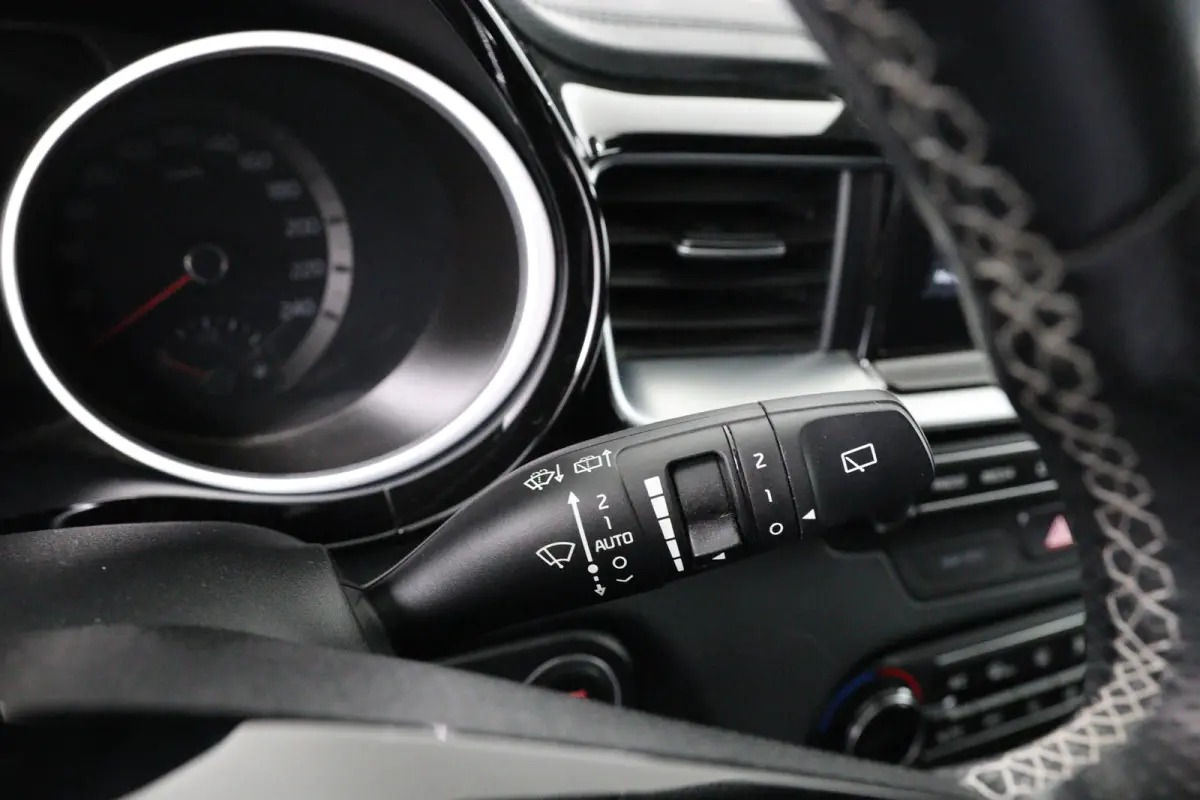 1.0 T-GDi GT-Line | Dealer Onderhouden! | 1e Eigenaar! | Open Dak | Stoel/Stuur Verwarming | LED | Camera | Clima | Navi | Cruise Control | Parkeersensoren | Lichtmetalen Velgen