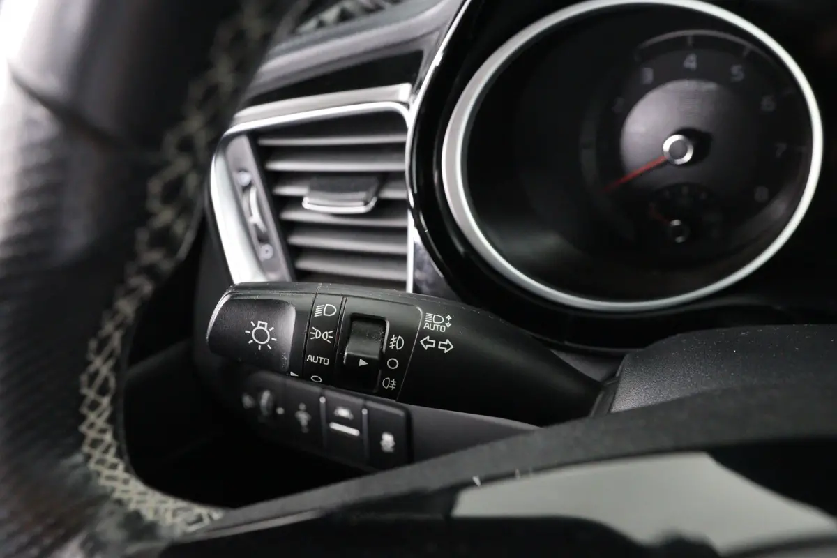 1.0 T-GDi GT-Line | Dealer Onderhouden! | 1e Eigenaar! | Open Dak | Stoel/Stuur Verwarming | LED | Camera | Clima | Navi | Cruise Control | Parkeersensoren | Lichtmetalen Velgen