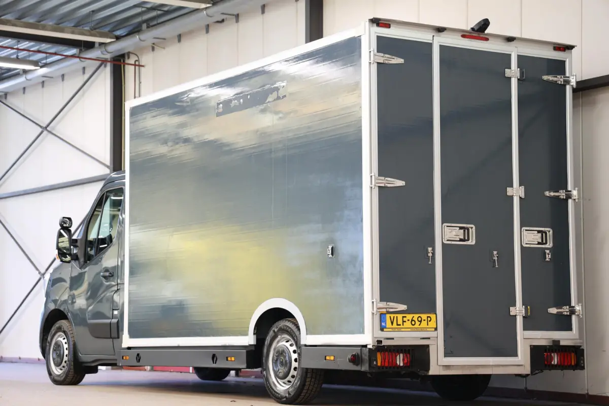 2.3 dCi 150 BAKWAGEN LOWLINER AUTOMAAT