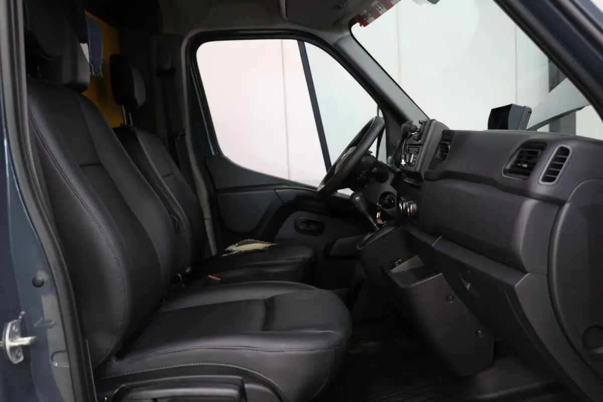 2.3 dCi 150 BAKWAGEN LOWLINER AUTOMAAT