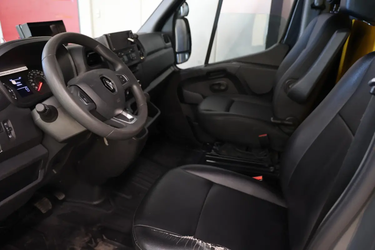 2.3 dCi 150 BAKWAGEN LOWLINER AUTOMAAT