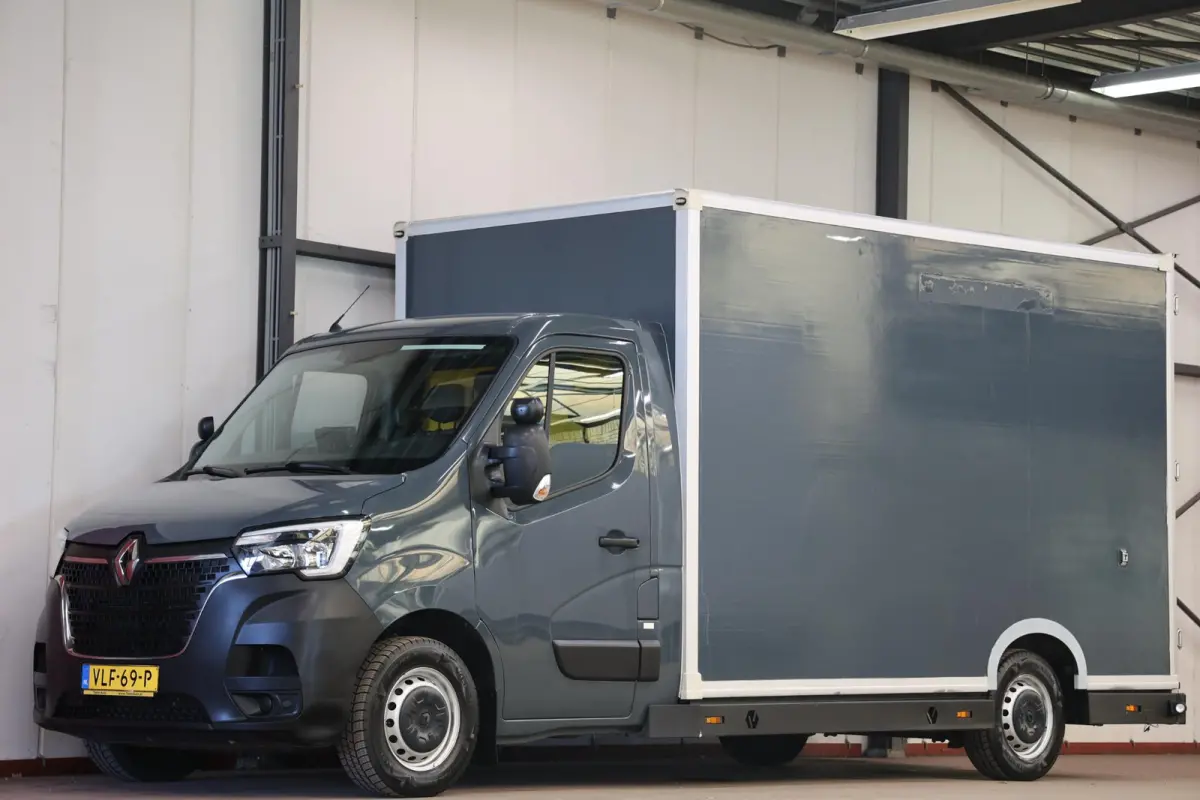 2.3 dCi 150 BAKWAGEN LOWLINER AUTOMAAT