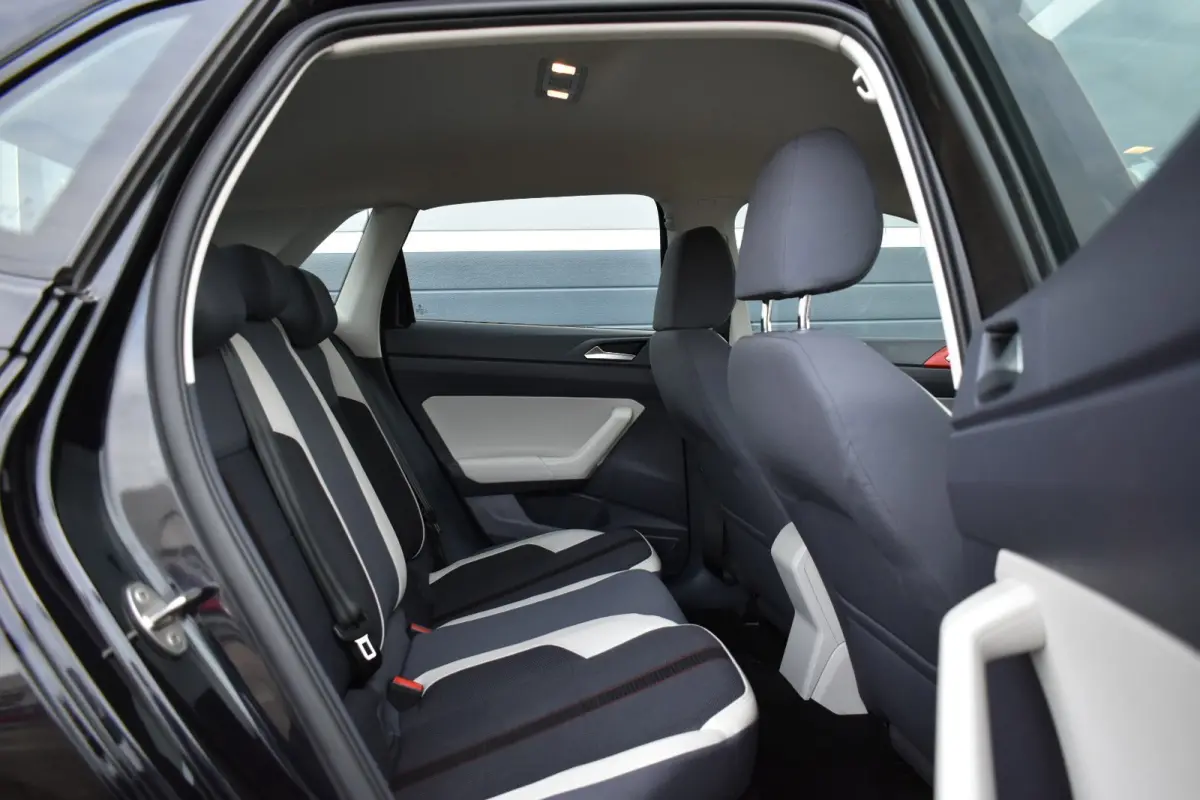 1.0 TSI Highline BEATS LEES TEKST!