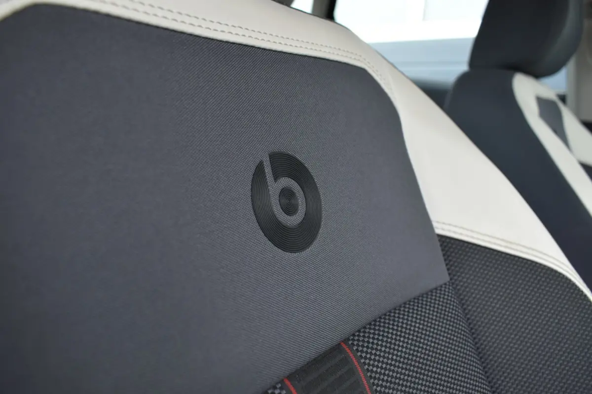 1.0 TSI Highline BEATS LEES TEKST!