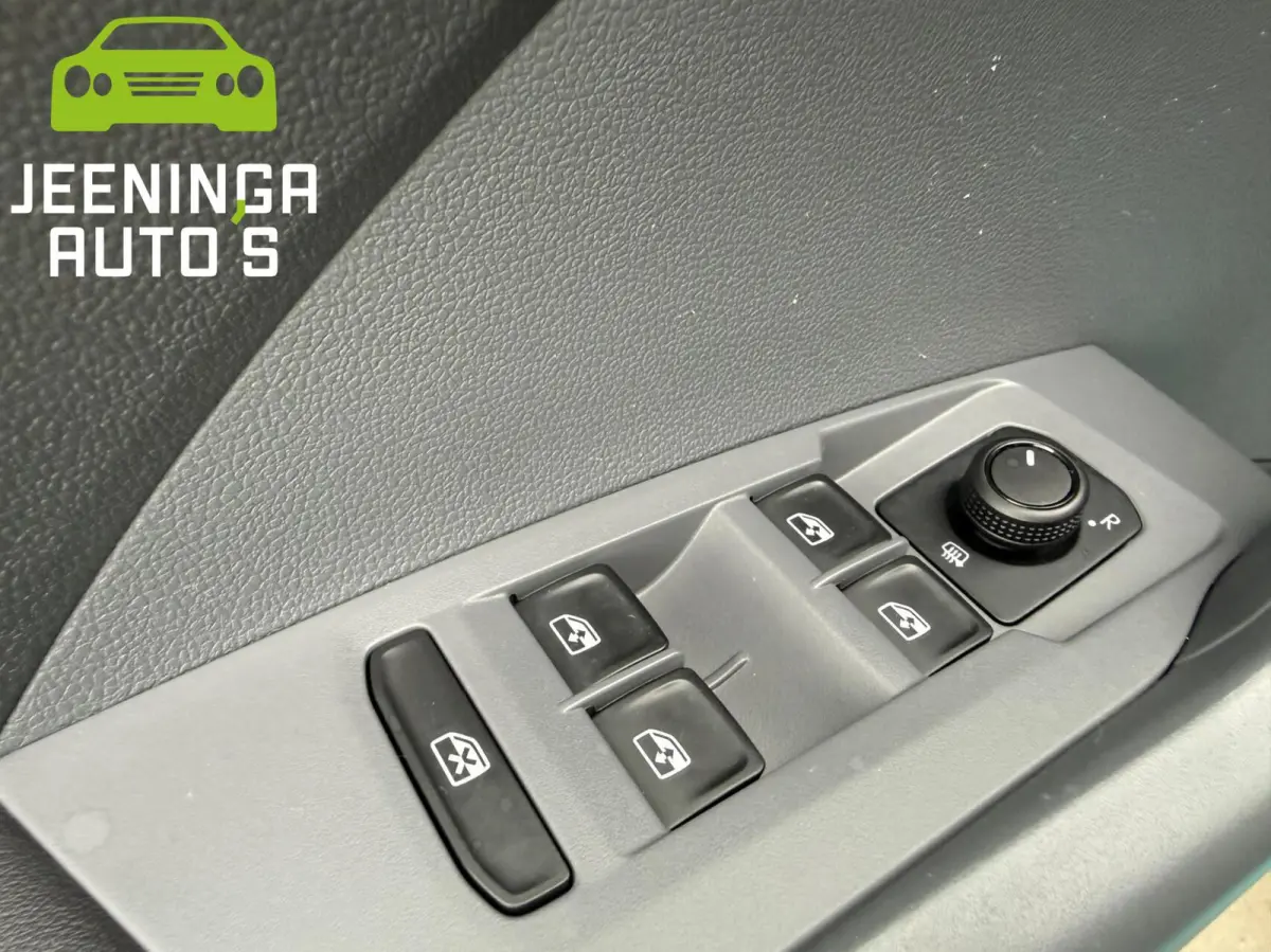 1.0 TSI Life|AppleCarPlay|PDC|Navi