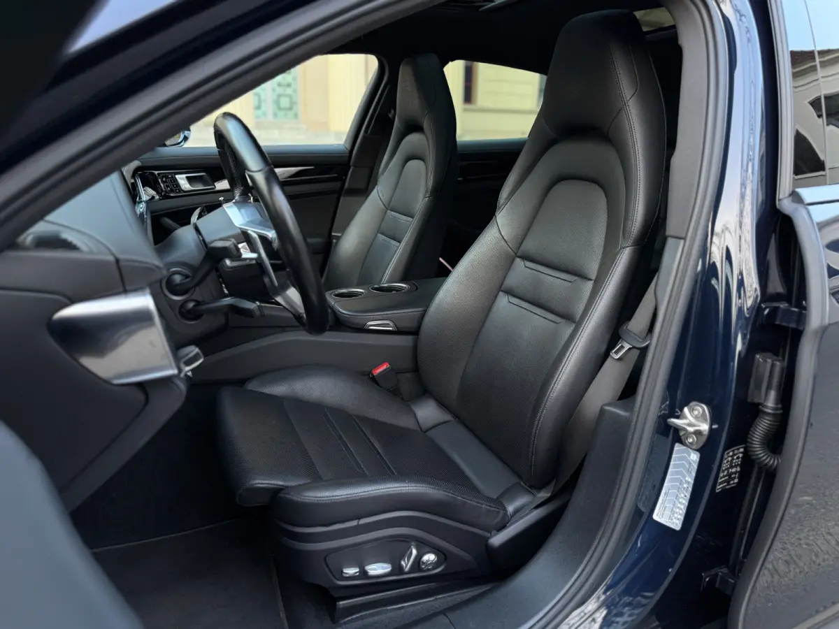 2.9 4 E-Hybrid 10 Years Edition l Sport Chrono l Stoelkoeling l Surround View l Pano