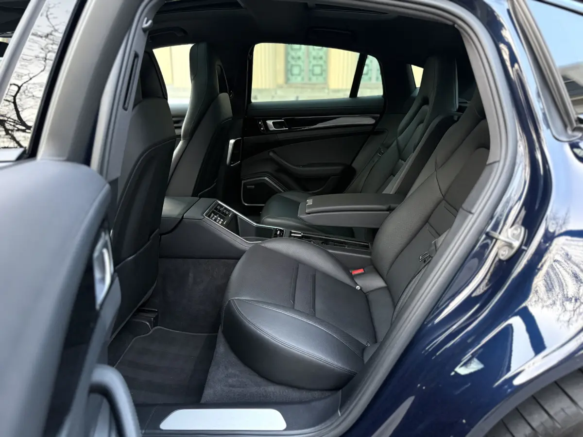 2.9 4 E-Hybrid 10 Years Edition l Sport Chrono l Stoelkoeling l Surround View l Pano
