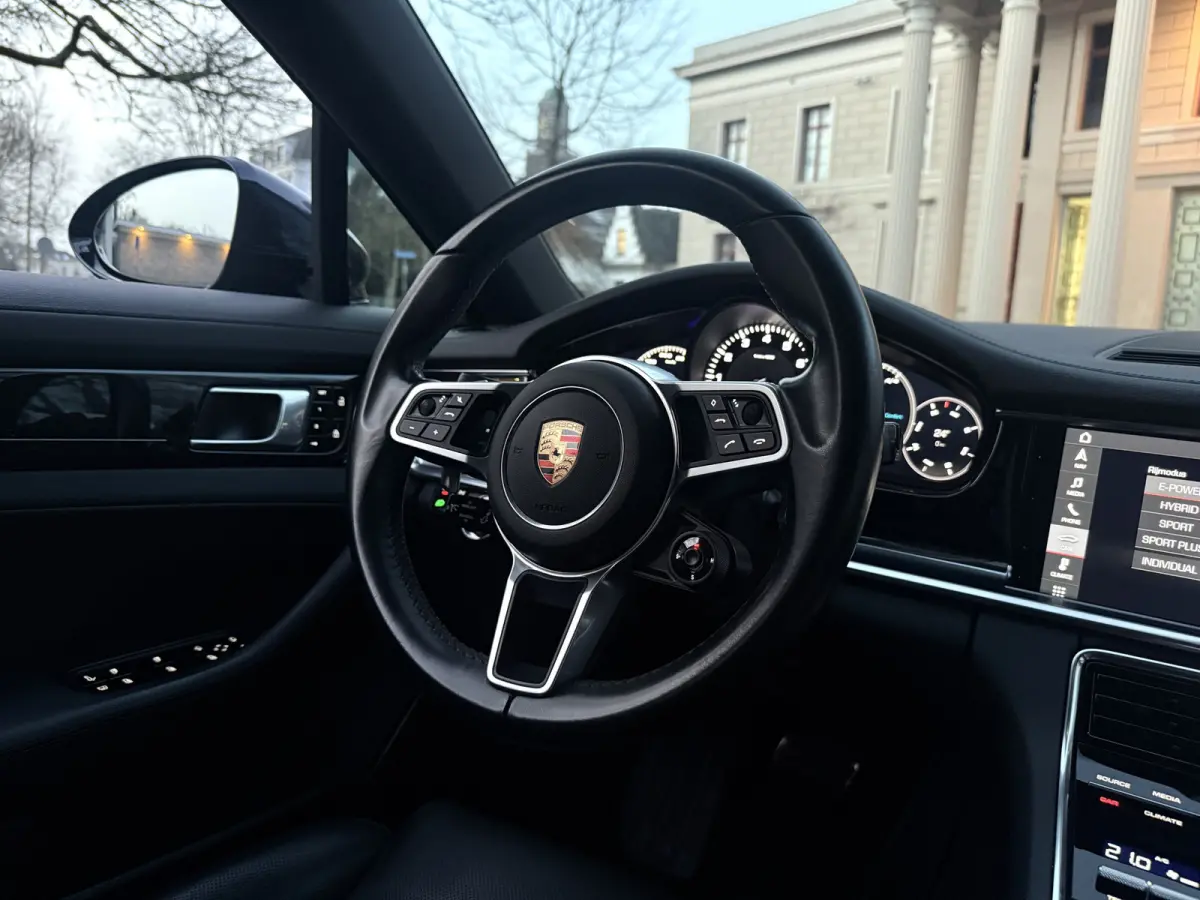 2.9 4 E-Hybrid 10 Years Edition l Sport Chrono l Stoelkoeling l Surround View l Pano