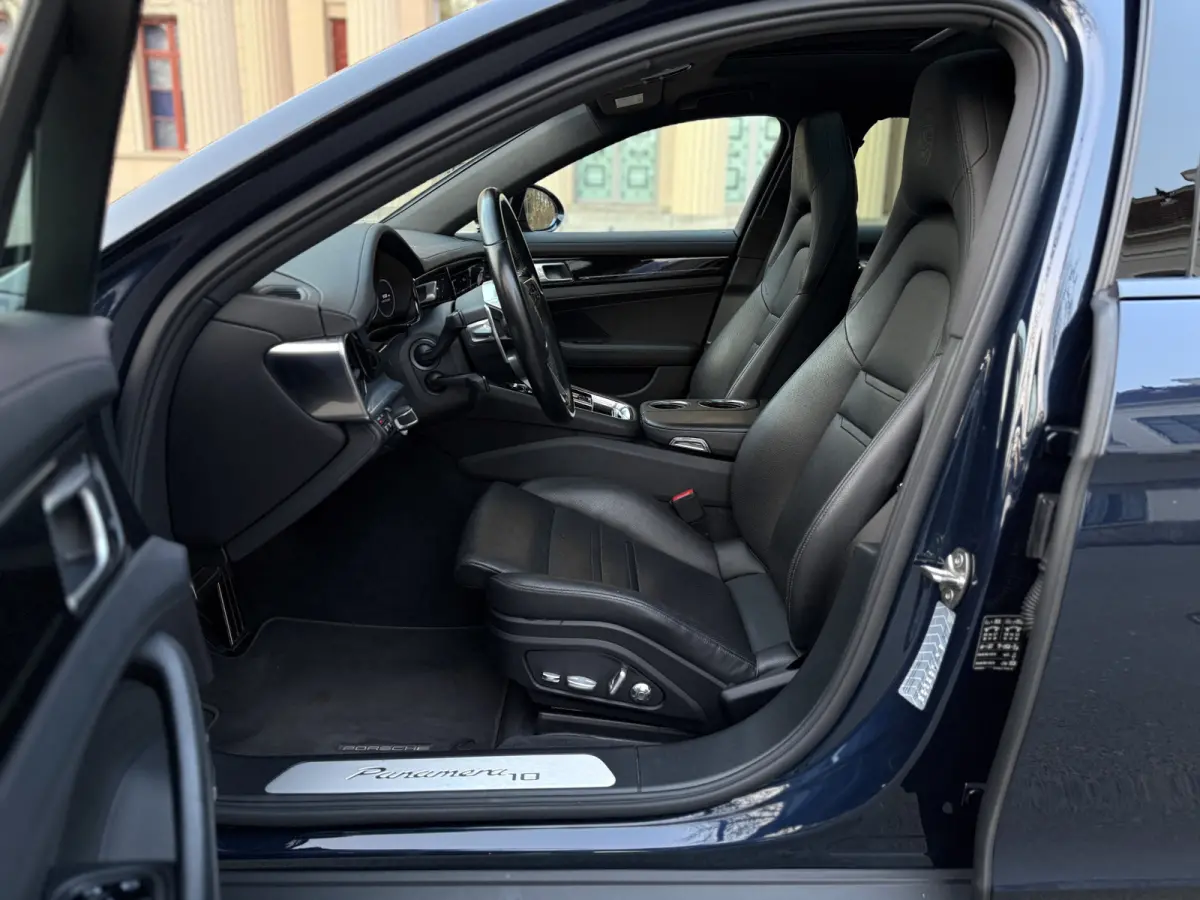 2.9 4 E-Hybrid 10 Years Edition l Sport Chrono l Stoelkoeling l Surround View l Pano