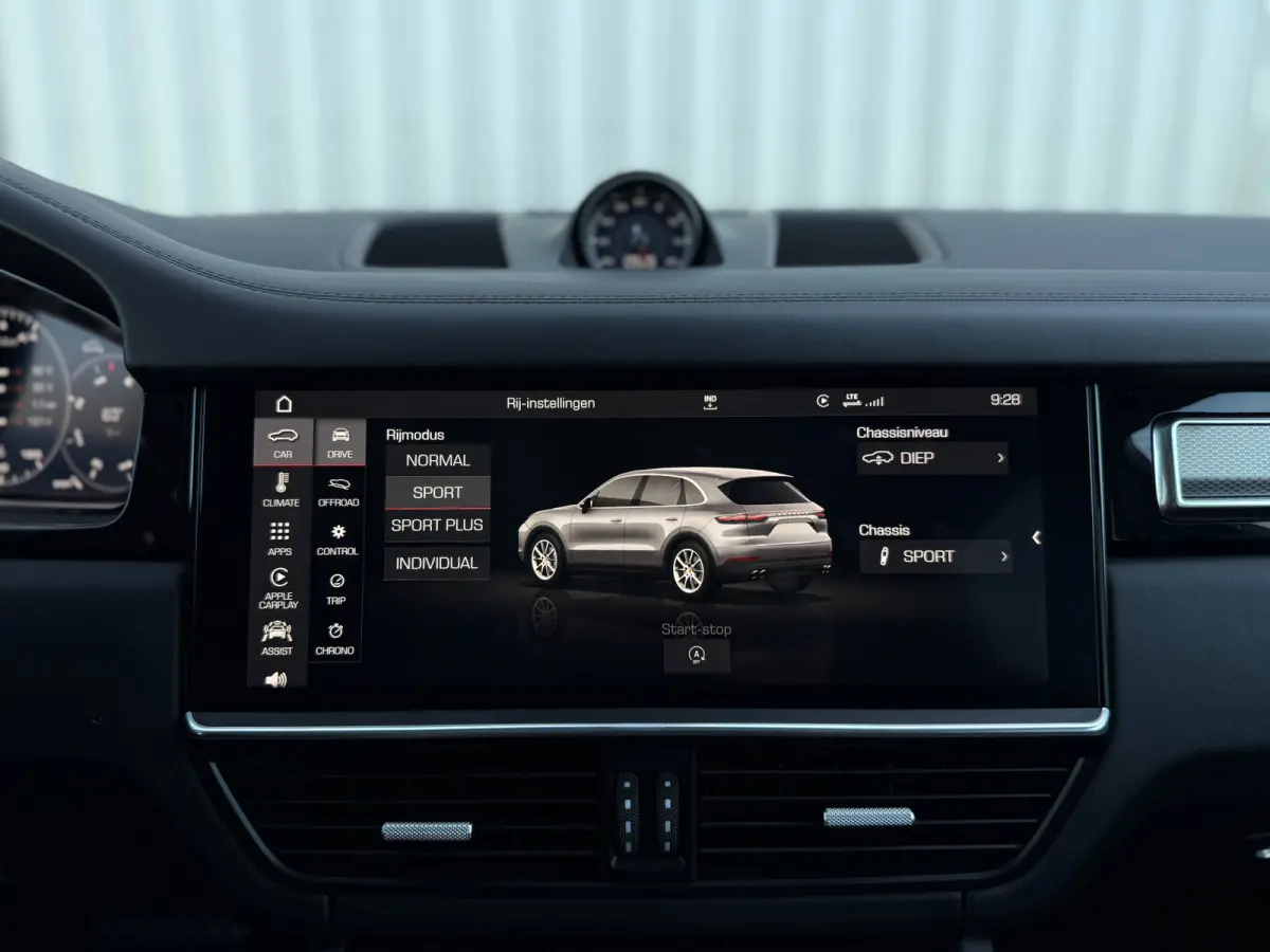 3.0 SportDesign l PDCC l Achterasbesturing l Stoelkoeling l Matrix l Surround View l Bose
