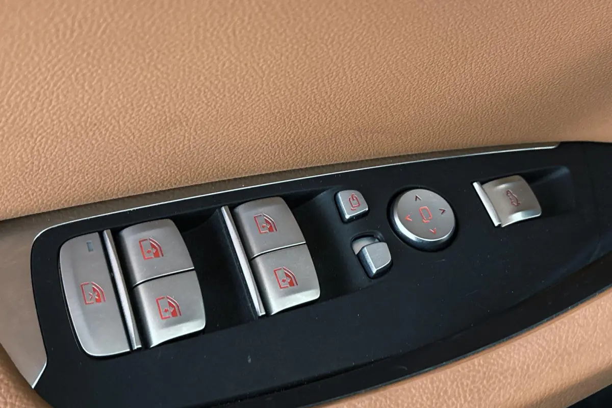 Executive 80 kWh M Sport Panoramadak Elektrische Trekhaak Keyless