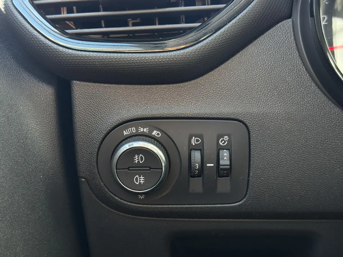 1.2 Turbo 120 Jaar Edition 2e Eigenaar|Navi|Camera|D-riem vv in 2025|Trekhaak|Carplay|Cruise|N.A.P|APK tot 09-2027
