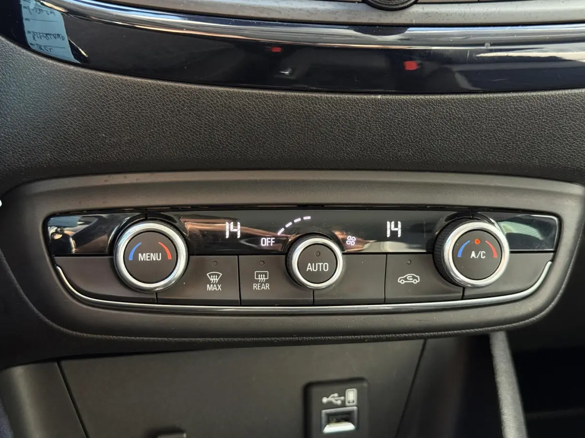 1.2 Turbo 120 Jaar Edition 2e Eigenaar|Navi|Camera|D-riem vv in 2025|Trekhaak|Carplay|Cruise|N.A.P|APK tot 09-2027