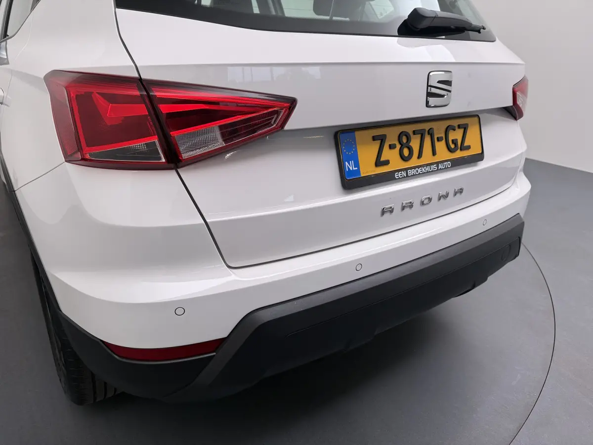 1.0 TSI Style / Navigatie / Parkeersensoren / Carplay / ECC / LED / 16'' LMV