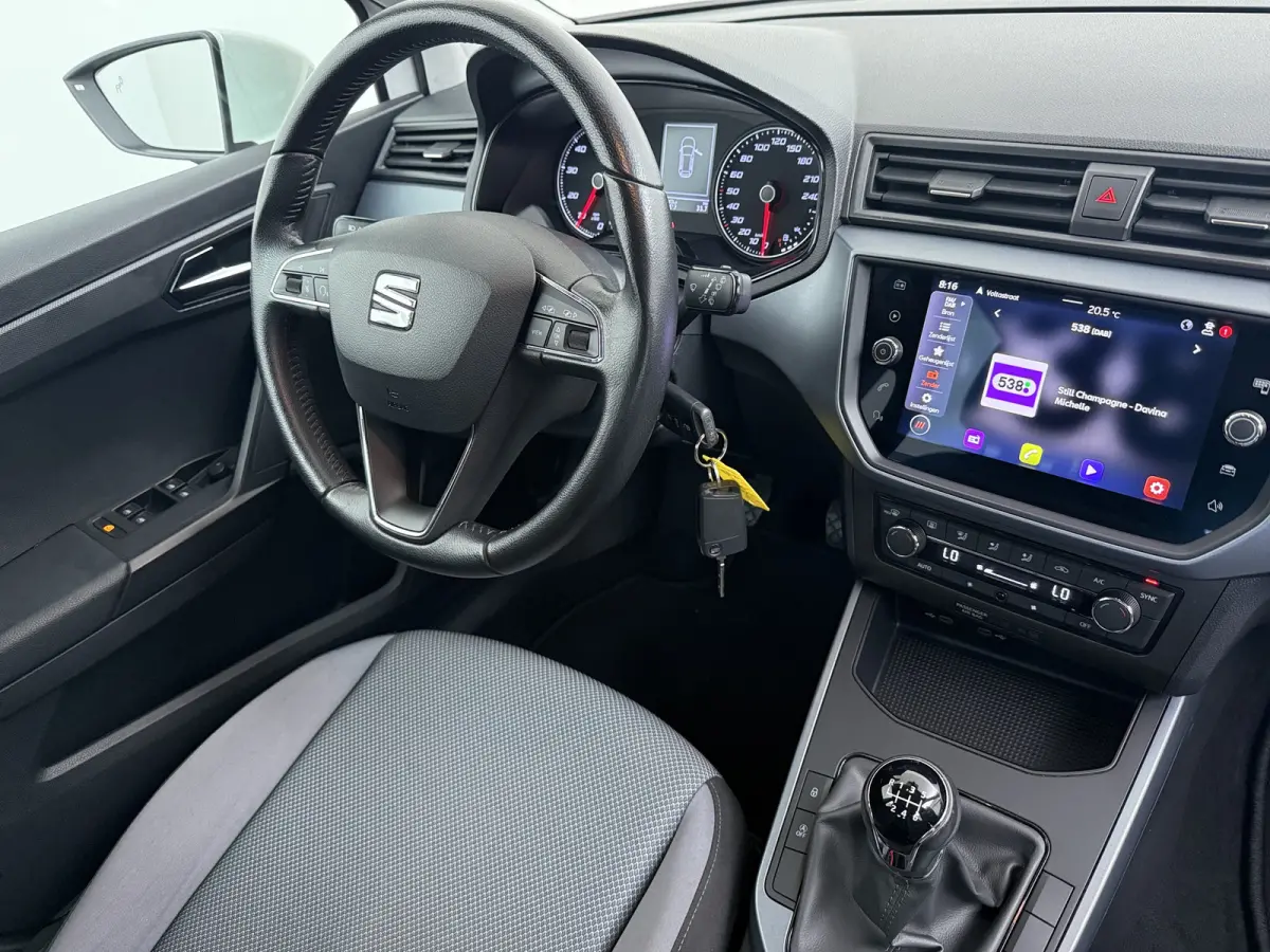 1.0 TSI Style / Navigatie / Parkeersensoren / Carplay / ECC / LED / 16'' LMV