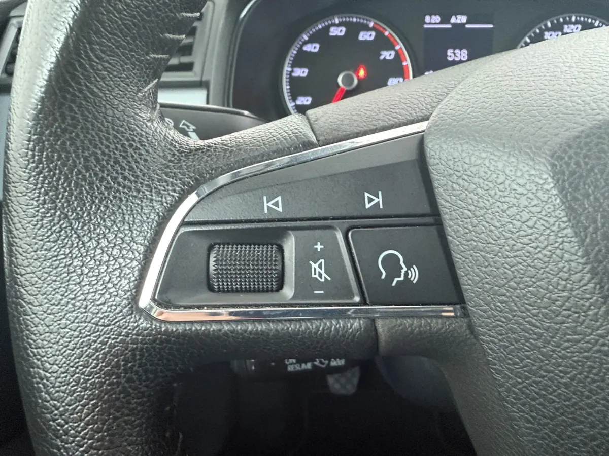 1.0 TSI Style / Navigatie / Parkeersensoren / Carplay / ECC / LED / 16'' LMV