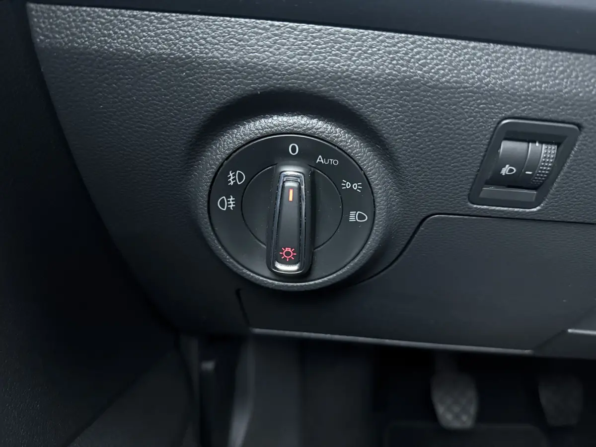 1.0 TSI Style / Navigatie / Parkeersensoren / Carplay / ECC / LED / 16'' LMV