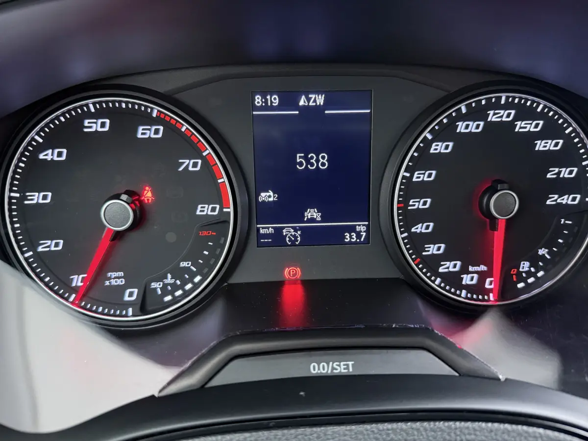 1.0 TSI Style / Navigatie / Parkeersensoren / Carplay / ECC / LED / 16'' LMV