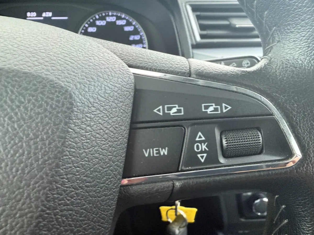 1.0 TSI Style / Navigatie / Parkeersensoren / Carplay / ECC / LED / 16'' LMV