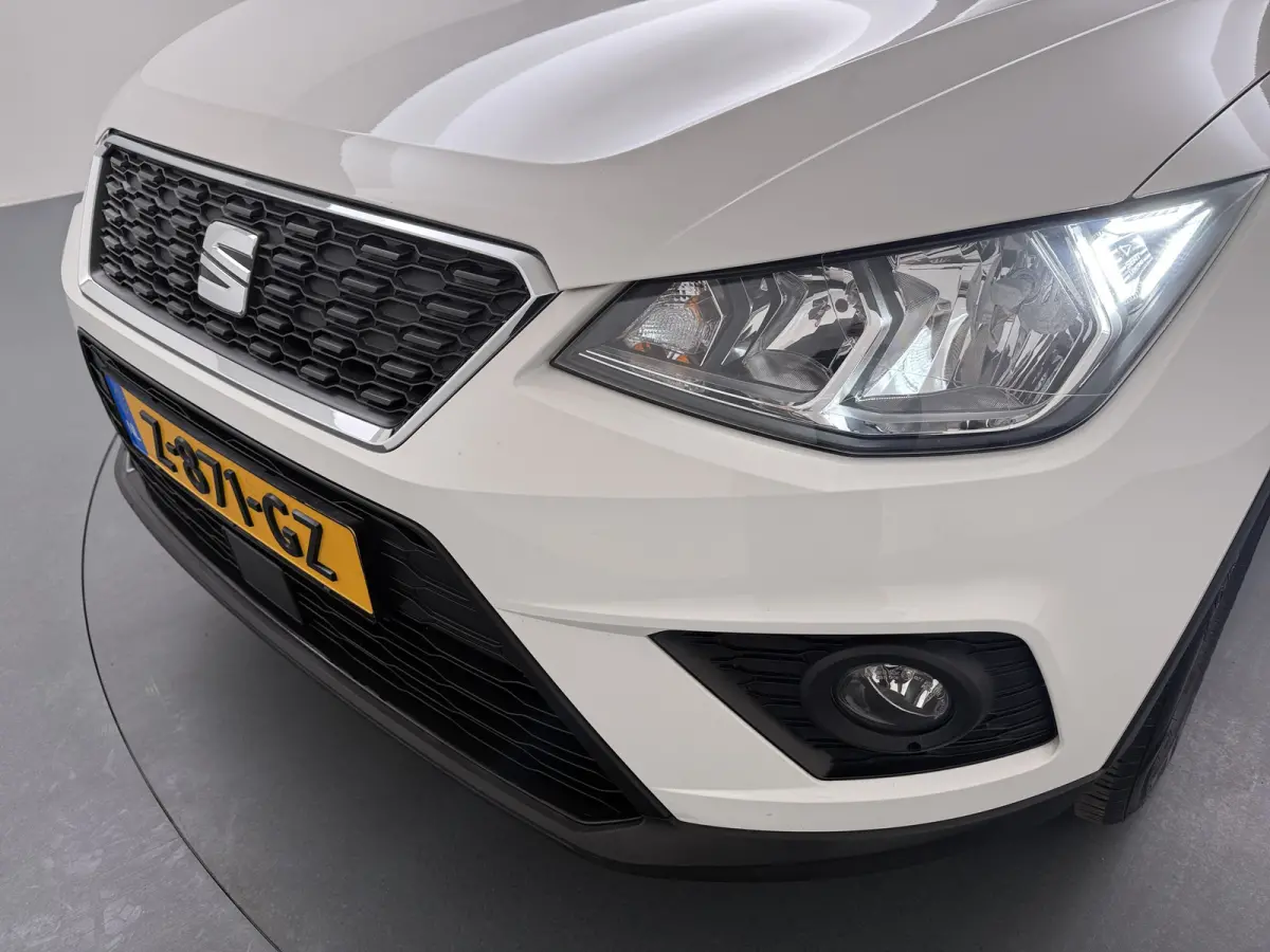 1.0 TSI Style / Navigatie / Parkeersensoren / Carplay / ECC / LED / 16'' LMV