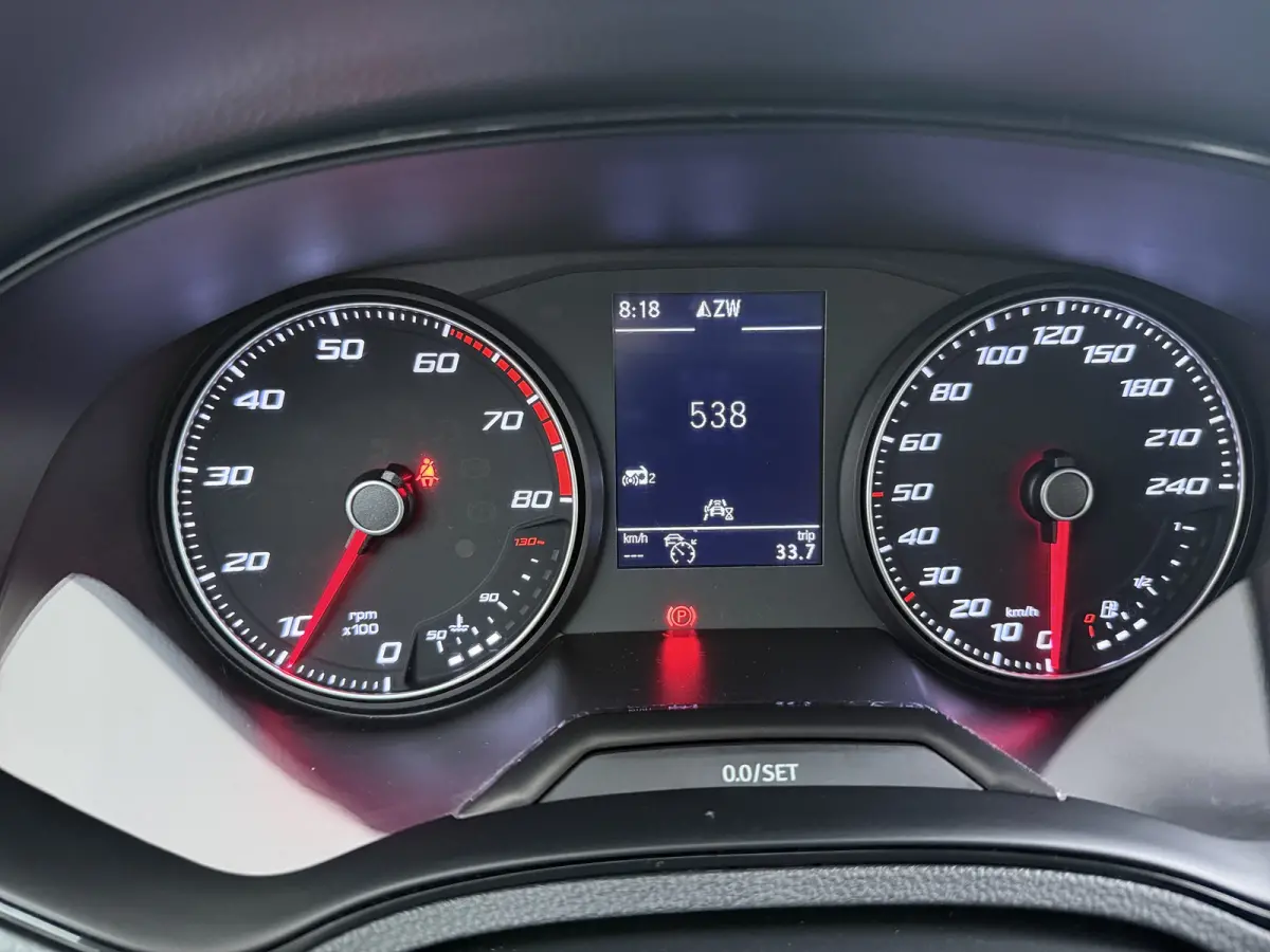 1.0 TSI Style / Navigatie / Parkeersensoren / Carplay / ECC / LED / 16'' LMV